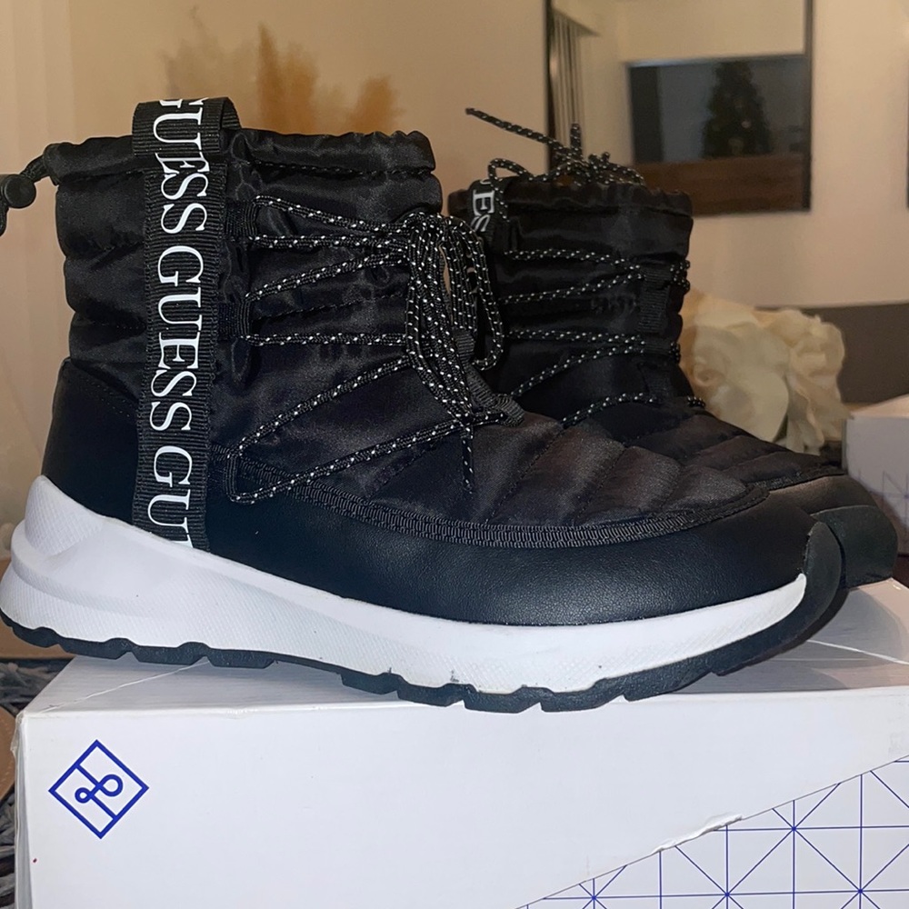 GUESS SNOW BOOTS